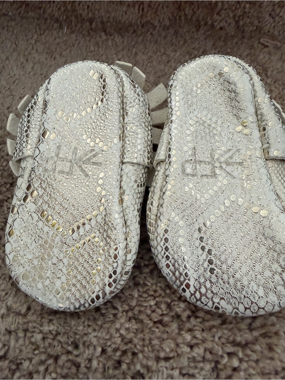 Freshly Picked Leather Baby Moccasins – Metallic Snakeskin Fringe – Size 4 (NWT) - Picture 2 of 5